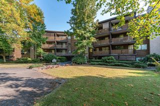 Photo 2: 203 10644 151A Street in Surrey: Guildford Condo for sale in "Lincoln's Hill" (North Surrey)  : MLS®# R2732424