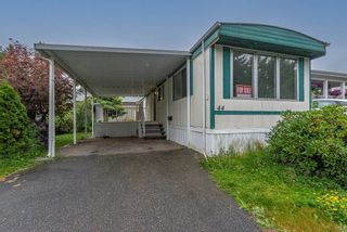 Photo 1: 44 8220 KING GEORGE Boulevard in Surrey: Bear Creek Green Timbers Manufactured Home for sale : MLS®# R2749445