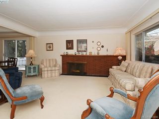 Photo 2: 877 Cunningham Rd in VICTORIA: Es Gorge Vale House for sale (Esquimalt)  : MLS®# 813705