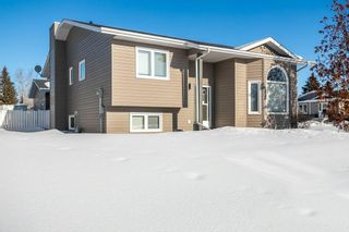Photo 2: 2 Fieldstone Boulevard: Lacombe Detached for sale : MLS®# A2032636