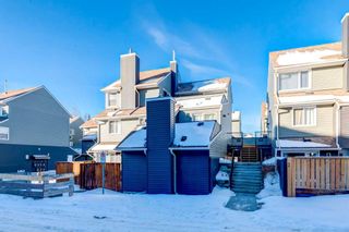 Main Photo: 221 35 Glamis Green SW in Calgary: Glamorgan Row/Townhouse for sale : MLS®# A2113375
