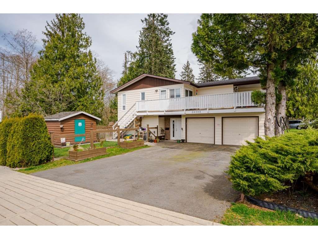 Main Photo: 20305 50 AVENUE in Langley: Langley City House for sale : MLS®# R2561802