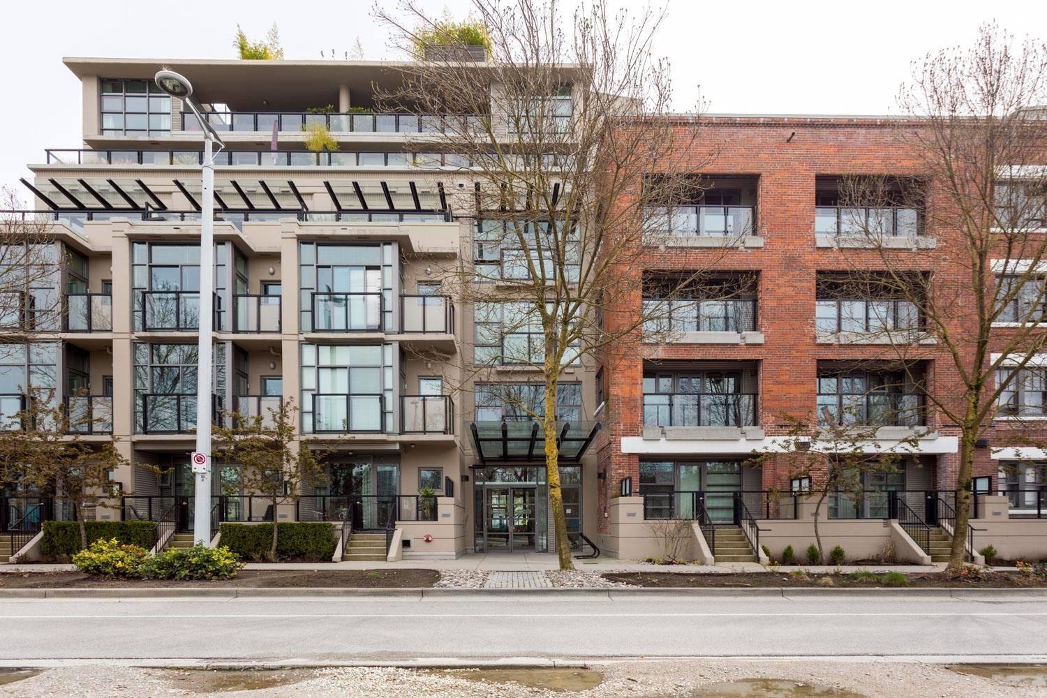 Main Photo: 104 388 W 1ST Avenue in Vancouver: False Creek Condo for sale (Vancouver West)  : MLS®# R2747821