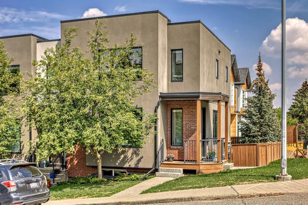 Main Photo: 2932 15 Street SW in Calgary: South Calgary Row/Townhouse for sale : MLS®# A2049003