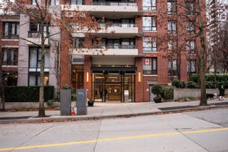 Photo 2: 1610 909 MAINLAND Street in Vancouver: Yaletown Condo for sale in "Yaletown Park II" (Vancouver West)  : MLS®# R2645381