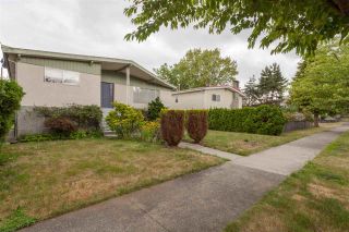 Photo 3: 2516 E 12TH Avenue in Vancouver: Renfrew VE House for sale (Vancouver East)  : MLS®# R2295768