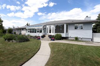 Photo 3: 42 Montrose Crescent NE in Calgary: Winston Heights/Mountview Detached for sale : MLS®# A1144077