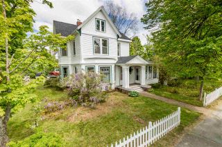 Photo 2: 20 Acadia Street in Wolfville: 404-Kings County Residential for sale (Annapolis Valley)  : MLS®# 202011552