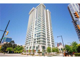 Photo 1: 2301 161 W GEORGIA Street in Vancouver: Downtown VW Condo for sale in "COSMO/DOWNTOWN" (Vancouver West)  : MLS®# R2556752