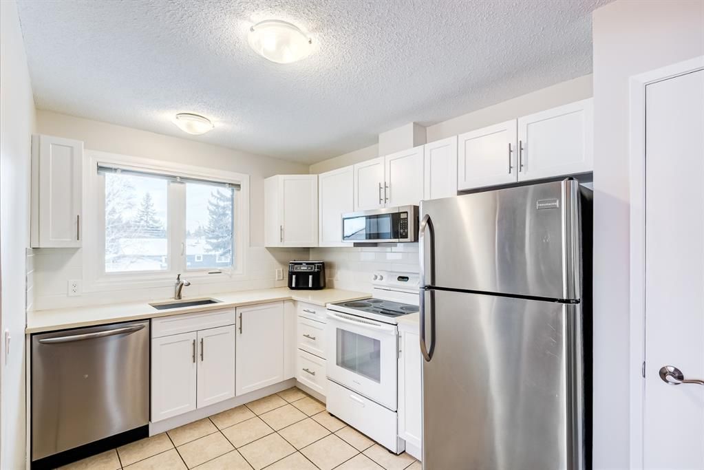 Photo 10: Photos: 5255 Dalcroft Crescent NW in Calgary: Dalhousie Detached for sale : MLS®# A1171928