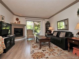 Photo 2: 7 126 Hallowell Rd in VICTORIA: VR Glentana Row/Townhouse for sale (View Royal)  : MLS®# 647851