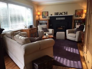 Photo 2: 1571 CHESTNUT Street: White Rock House for sale (South Surrey White Rock)  : MLS®# R2209786