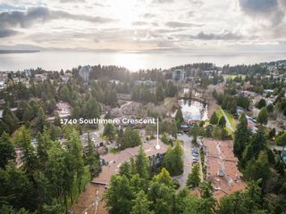 Photo 3: 101 1740 SOUTHMERE Crescent in Surrey: Sunnyside Park Surrey Condo for sale in "SPINNAKER II" (South Surrey White Rock)  : MLS®# R2893197