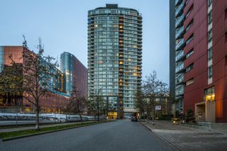 Photo 2: 3006 33 SMITHE Street in Vancouver: Yaletown Condo for sale in "COOPERS LOOKOUT" (Vancouver West)  : MLS®# R2634536