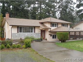Main Photo: 481 Webb Pl in VICTORIA: Co Wishart South House for sale (Colwood)  : MLS®# 592217