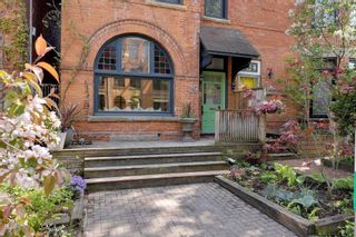 Photo 2: 19 Melbourne Avenue in Toronto: South Parkdale House (2 1/2 Storey) for sale (Toronto W01)  : MLS®# W5649585
