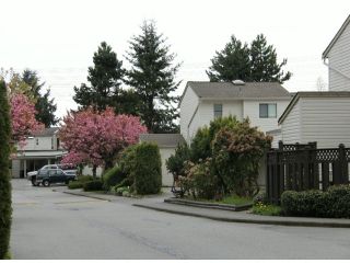 Photo 11: 29 8555 KING GEORGE Boulevard in Surrey: Queen Mary Park Surrey Townhouse for sale in "Bear Creek Village" : MLS®# F1409943