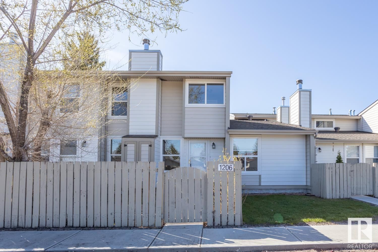 Main Photo: 1206 KNOTTWOOD Road E in Edmonton: Zone 29 Townhouse for sale : MLS®# E4293771