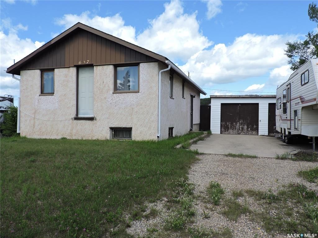 Main Photo: 617 Weikle Avenue in Sturgis: Residential for sale : MLS®# SK818116