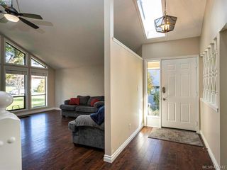 Photo 4: 819 Pepin Pl in VICTORIA: SW Northridge House for sale (Saanich West)  : MLS®# 828187
