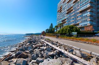 Photo 1: 902 150 24TH Street in West Vancouver: Dundarave Condo for sale in "SeaStrand" : MLS®# R2702275