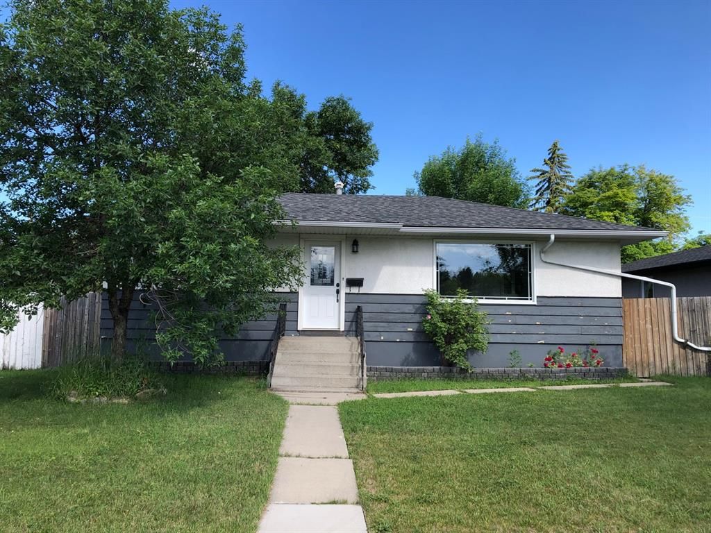 Main Photo: 5444 Centre Street NE in Calgary: Thorncliffe Detached for sale : MLS®# A1241136