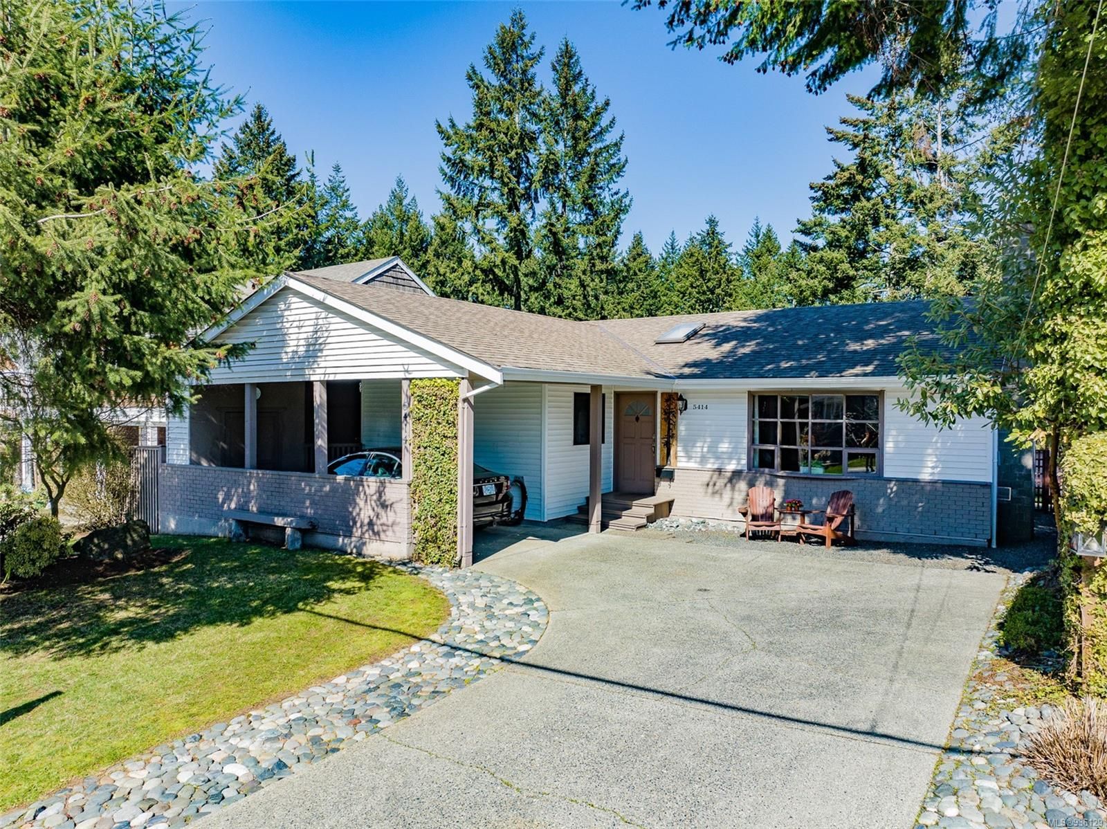 Main Photo: 5414 Dunster Rd in Nanaimo: Na Pleasant Valley House for sale : MLS®# 936129