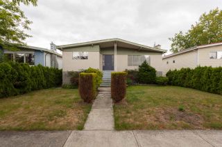 Photo 1: 2516 E 12TH Avenue in Vancouver: Renfrew VE House for sale (Vancouver East)  : MLS®# R2295768