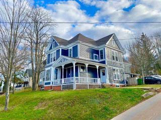 Photo 1: 27 Prospect Street in Wolfville: 404-Kings County Multi-Family for sale (Annapolis Valley)  : MLS®# 202024301