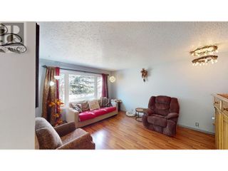 Photo 4: 400 PIERCE CRESCENT in Quesnel: House for sale : MLS®# R2878077