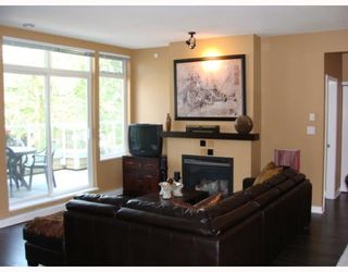 Photo 2: 402 2628 YEW Street in Vancouver: Kitsilano Condo for sale in "CONNAUGHT PLACE" (Vancouver West)  : MLS®# V784003