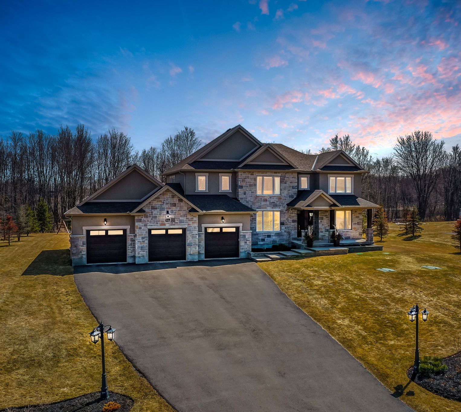Main Photo: 6116 Pebblewoods Drive in Ottawa: House for sale : MLS®# 1292252