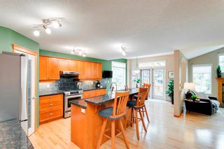 Photo 10: 30 Cougarstone Park SW in Calgary: Cougar Ridge Detached for sale : MLS®# A2000449