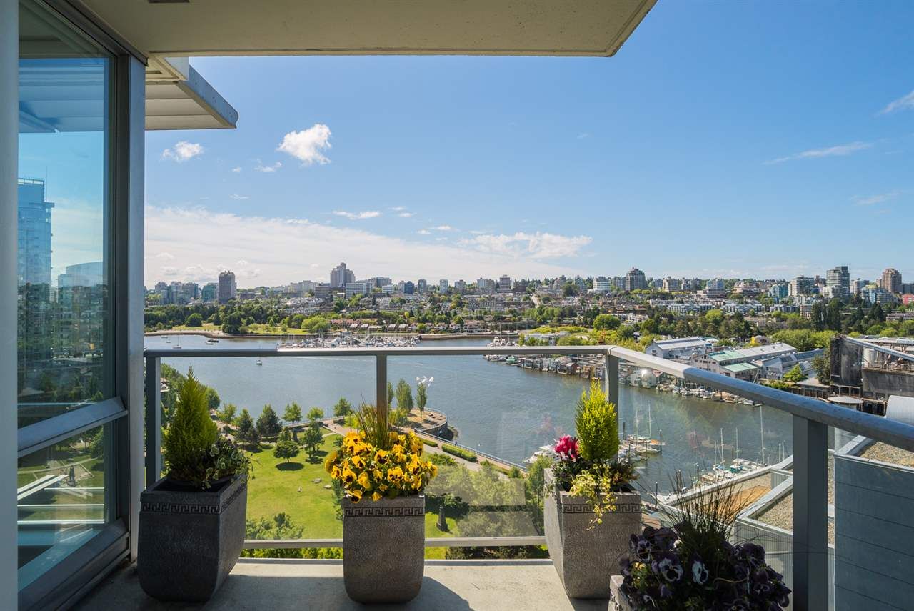 Main Photo: 1702 638 BEACH Crescent in Vancouver: Yaletown Condo for sale in "ICON" (Vancouver West)  : MLS®# R2274580