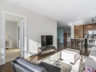 Photo 8: 907 1833 CROWE Street in Vancouver: False Creek Condo for sale in "The Foundry" (Vancouver West)  : MLS®# R2212971