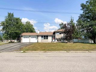 Photo 1: 31 PINE Crescent in Mackenzie: Mackenzie -Town House for sale : MLS®# R2800748