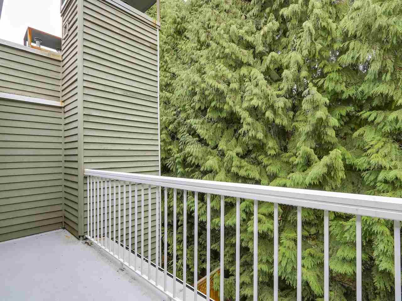 Photo 15: Photos: 8418 CORNERSTONE Street in Vancouver: Champlain Heights Townhouse for sale in "MARINE WOODS" (Vancouver East)  : MLS®# R2209751
