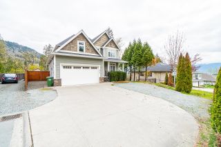 Photo 1: 2468 WHATCOM ROAD in Abbotsford: Abbotsford East House for sale : MLS®# R2772524