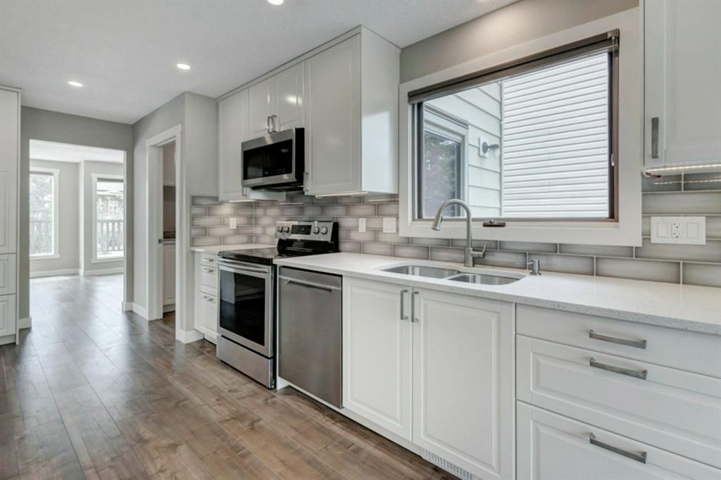 Photo 4: Photos: 227 Edgeland Road NW in Calgary: Edgemont Detached for sale : MLS®# A1236383