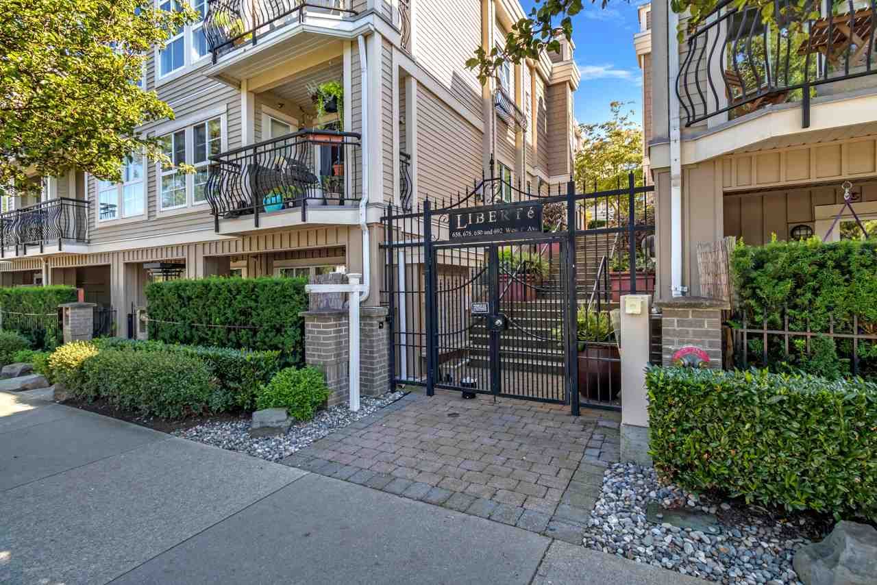 Main Photo: 315 678 W 7TH Avenue in Vancouver: Fairview VW Condo for sale in "Liberte" (Vancouver West)  : MLS®# R2497721