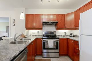 Photo 3: 304 625 PARK Crescent in New Westminster: GlenBrooke North Condo for sale in "WESTHAVEN" : MLS®# R2189118