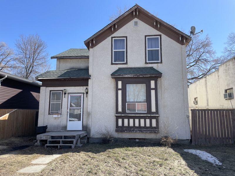 FEATURED LISTING: 22 2nd Street NW Portage la Prairie