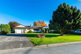 Photo 1: 9736 WILLIAMS Street in Chilliwack: Chilliwack Proper East House for sale : MLS®# R2861333