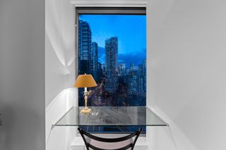 Photo 12: 1908 1480 HOWE Street in Vancouver: Yaletown Condo for sale in "VANCOUVER HOUSE BY WESTBANK" (Vancouver West)  : MLS®# R2674013