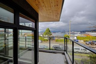 Photo 2: 306 2336 WALL Street in Vancouver: Hastings Condo for sale in "Harbour Shores" (Vancouver East)  : MLS®# R2250554
