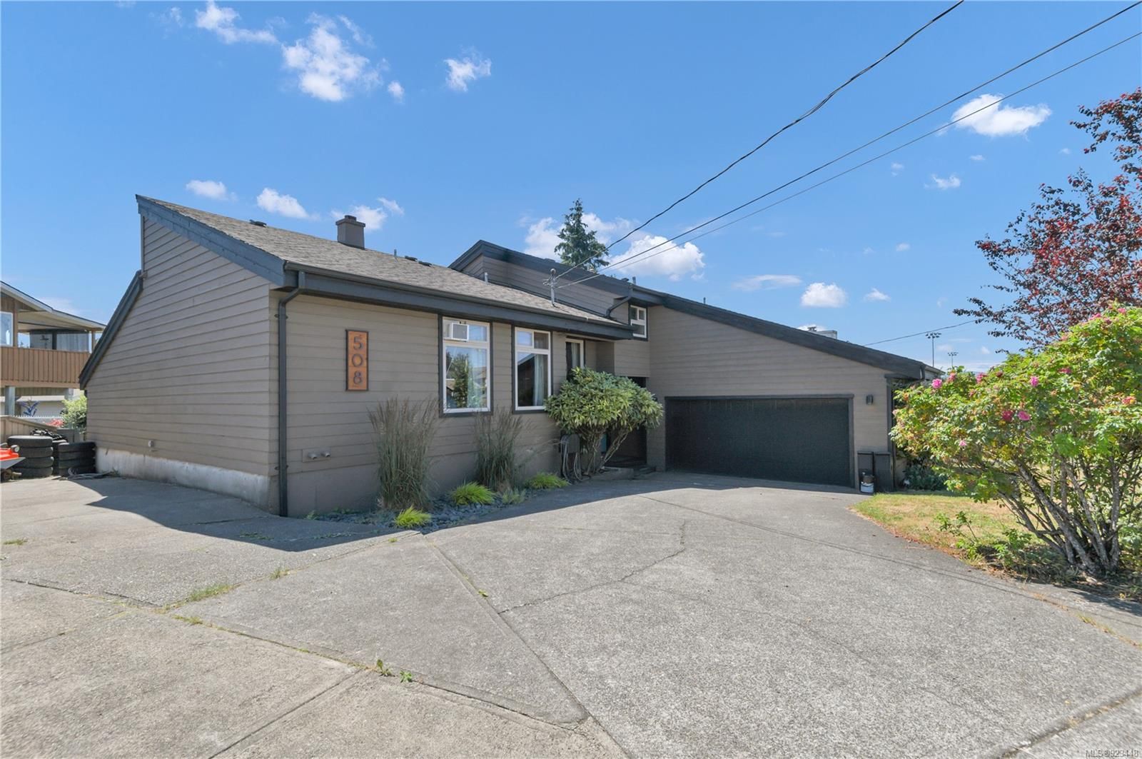 Westcoast Contemporary home in a great central location in Campbell River!