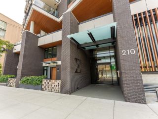 Photo 2: 216 E 5TH Avenue in Vancouver: Mount Pleasant VE Townhouse for sale in "ELENORE" (Vancouver East)  : MLS®# R2827865