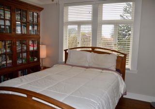 Photo 8: 402 LYON Place in North Vancouver: Central Lonsdale House for sale : MLS®# R2356670