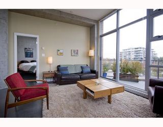 Photo 3: 412 2635 PRINCE EDWARD Street in Vancouver: Mount Pleasant VE Condo for sale in "SOMA LOFTS" (Vancouver East)  : MLS®# V793823