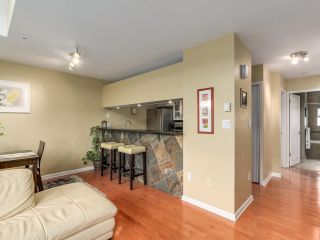 Photo 5: 108 825 W 7TH Avenue in Vancouver: Fairview VW Townhouse for sale in "Ballentyne Square" (Vancouver West)  : MLS®# R2132949